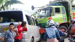 Truk Tabrak Mobil dan Motor di Songgom Gekbrong