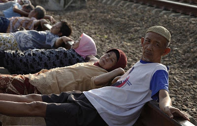 Railway Therapy Practiced in Indonesia Seen On www.coolpicturegallery.us