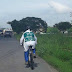 Médico viaja en bicicleta hacia la Divina Pastora por la salud de los venezolanos (Fotos+videos)