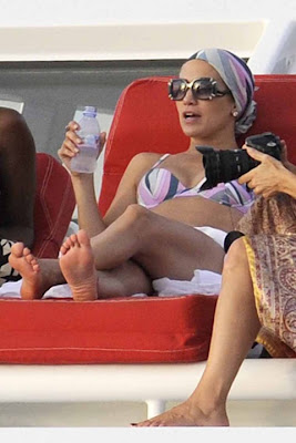 Jennifer Lopez Birthday Celebration with Bikini Photos !