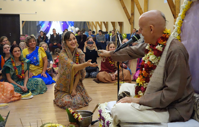 Sankarshan Das Devotees Receive Initiation