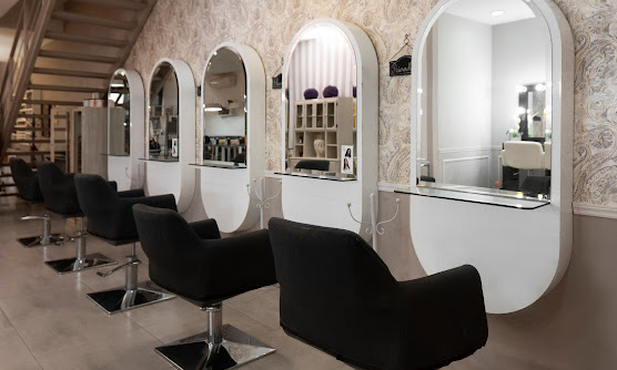 Top 4 incredible reasons to adopt salon space for rent Los Angeles