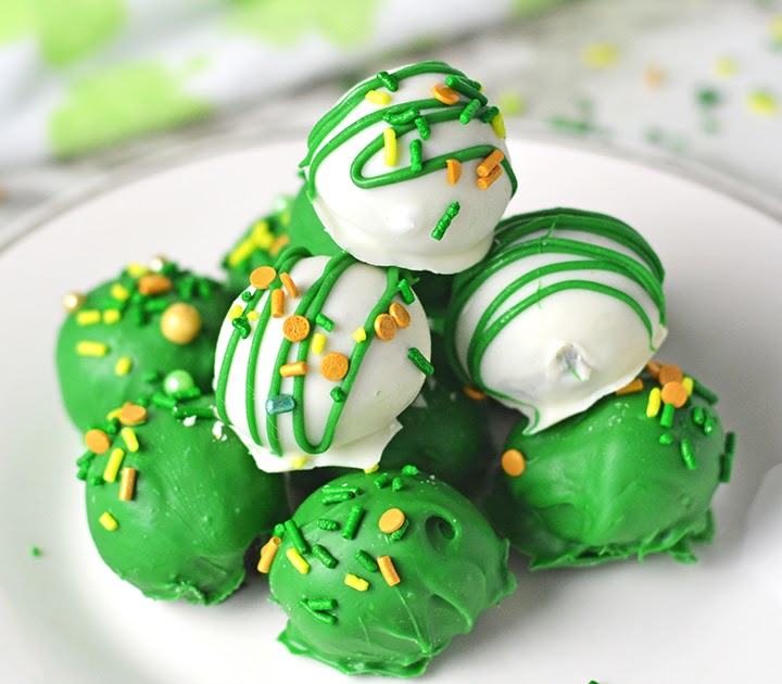 St. Patrick's Day Mint Oreo Truffles | artsy-fartsy mama