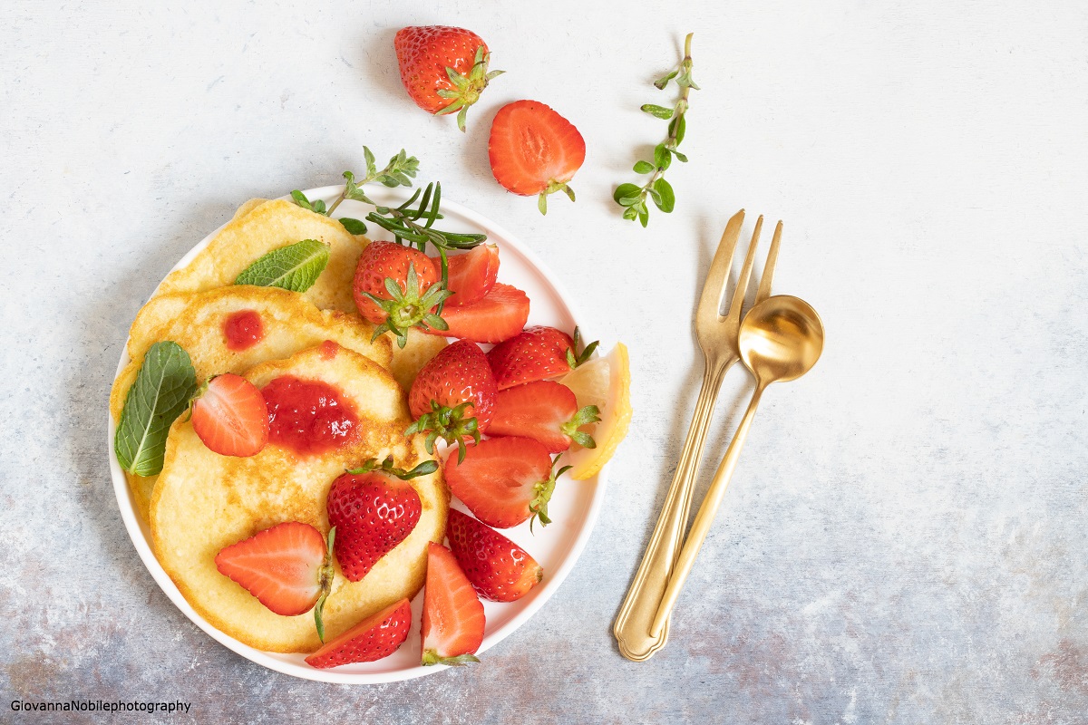 Pancakes alla vaniglia con coulis di fragole