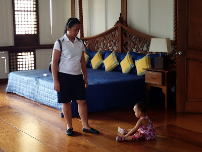 http://www.wanderfulexperience.info/2013/06/grandiose-malacanang-palace-of-north.html