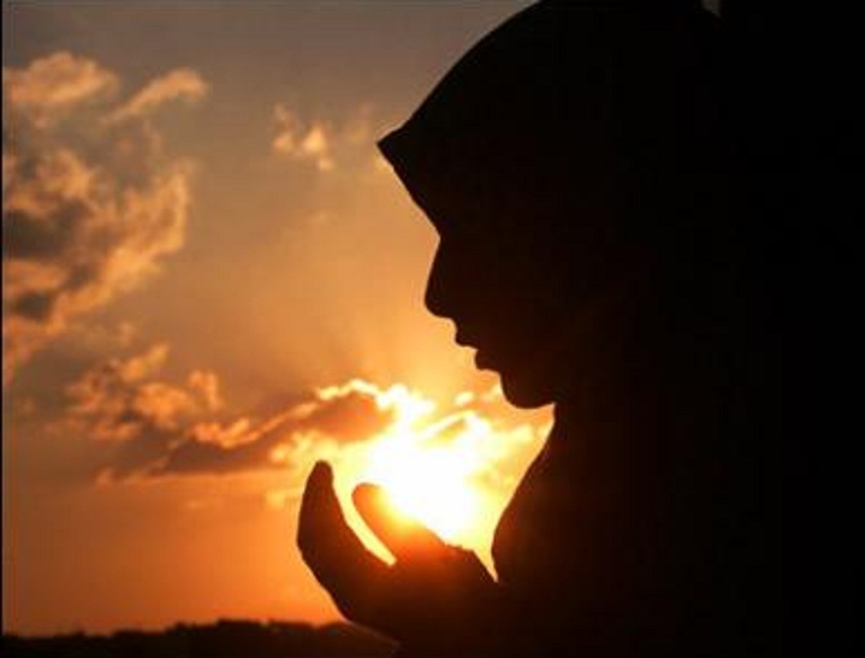 Girl Praying Namaz submited images.