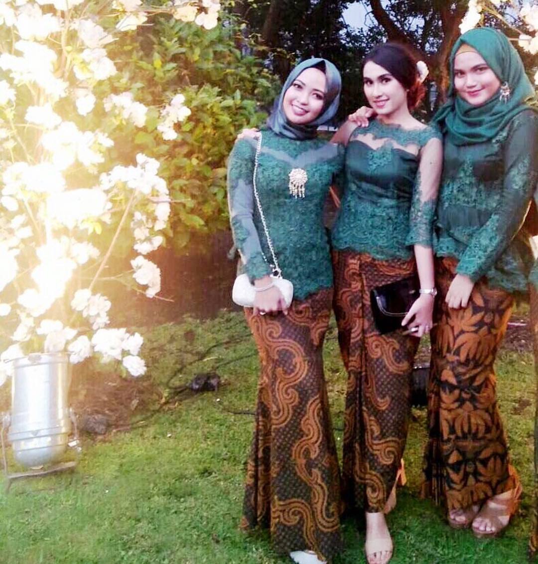  24 model kebaya batik modern wanita untuk pesta lengan 