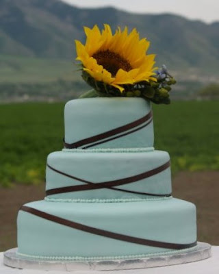 I love this cake So simple yet elegant and so appropriate for the beautiful 