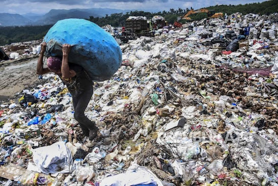 Kepiluan Hidup Merupakan Puisi Kesedihan yang Membuat Air Mata Meleleh