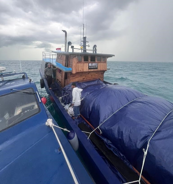 Selundupkan Baju dan Sepatu Bekas, Tim Patroli Laut Bea Cukai Amankan Kapal KM ARSYI II