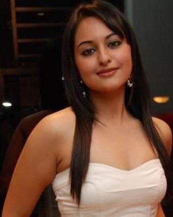 Sonakshi Sinha cleavage revealing