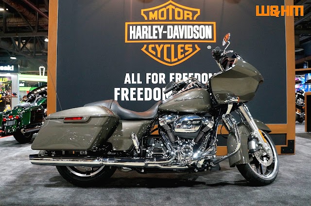 Majestic Harley-Davidson Cruisers Shown at @MotorcycleShows Long Beach 2018 #IMS #wheelsandheelsmag