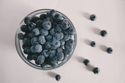 A Plate of blueberries