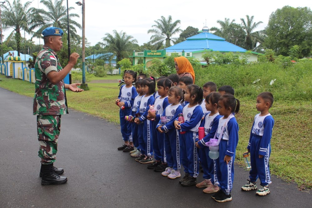 Lanud Harry Hadisoemantri Laksanakan Giat Pengenalan Profesi  Pomau Dan pengenalan Berlalu lintas.