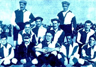 ATHLETIC CLUB DE BILBAO - Bilbao, Vizcaya, España - Temporada 1908-09 - Ibáñez de Aldecoa, Asuero; Ruete, Belauste, Iza, Mandiola; Saura, Mortimer, Didixein, Vega de Seoane y Villamil - ATHLETIC CLUB DE BILBAO 4, CICLISTA F.C. DE SAN SEBASTIÁN 2 - 04/04/1909 - Semifinal de la Copa de 1909 - Madrid, estadio O'Donnell