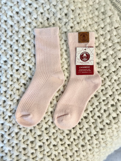 best cashmere socks,best cashmere socks uk, cashmere socks etsy, burgundy mode Oxford, burgundy mode review, cozy socks winter uk, fashion, made in uk socks, made in Britain socks