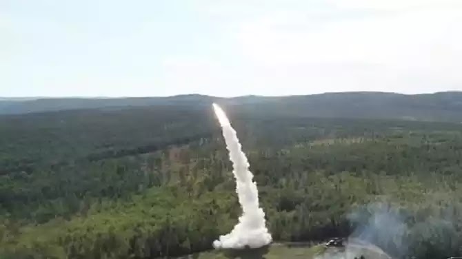 Αυτοί είναι οι νέοι αόρατοι πύραυλοι του Πούτιν που χτυπάνε σαν «φάντασμα» από ψηλά (Βίντεο)