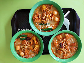 Singapore Laksa @ Woo Ji Cooked Food in Chinatown Complex Food Centre