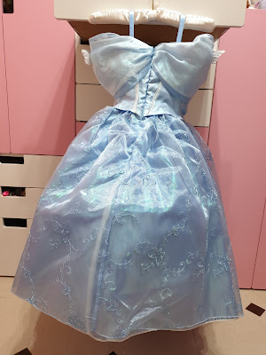 back of cinderella live action limited edition costume 2015