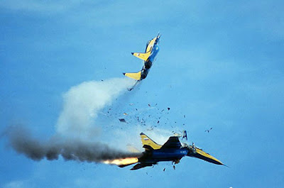 The Moment of Fighter Aircraft Collision in Air