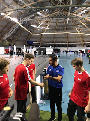 Cricket Finland introduce Joensuu players to a straight bat