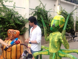 Shahrukh Khan Promotes 'Joker' Movie at Mannat