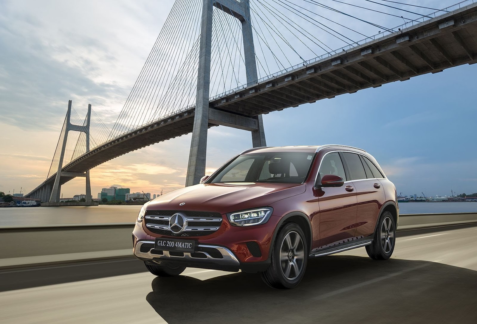 Mercedes-Benz GLC mới cập bến thị trường Việt: thêm công nghệ, giá tăng 160 triệu đồng. - Ảnh 1.