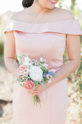 simple bridesmaid bouquet