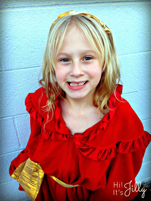 DIY Princess Buttercup Costume from The Princess Bride from Hi! It's Jilly #costume #buttercup #princessbride #halloween