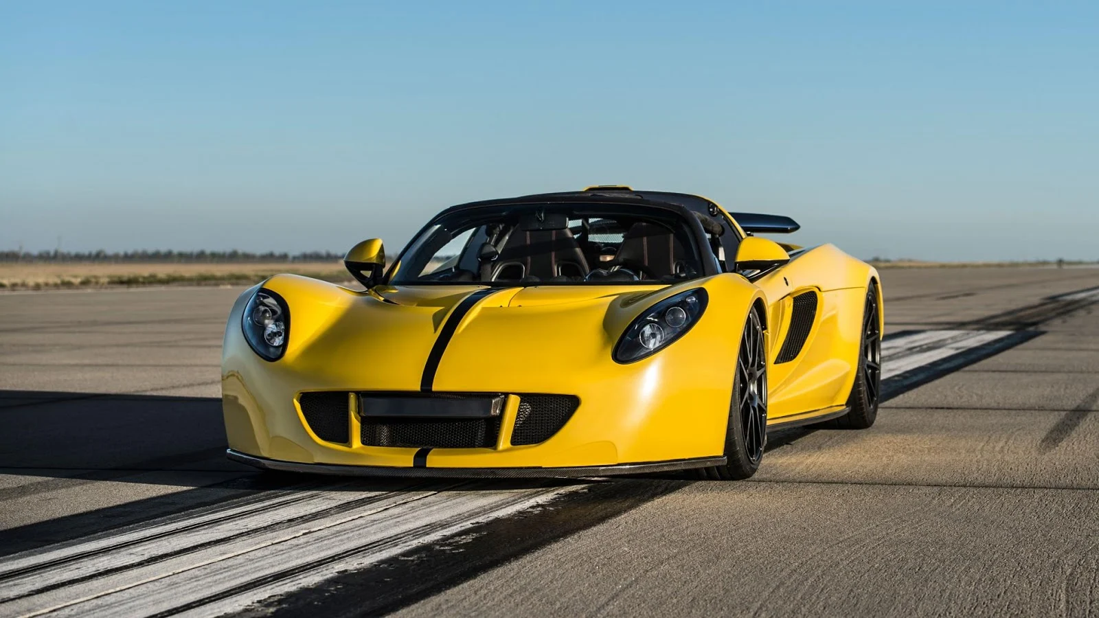 Siêu xe Hennessey Venom GT Spyder đạt tốc độ 427,5 km/h