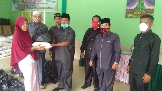 Peduli Sesama, Keluarga Besar Kamenag Kota Pariaman Bagikan 50 Paket Sembako