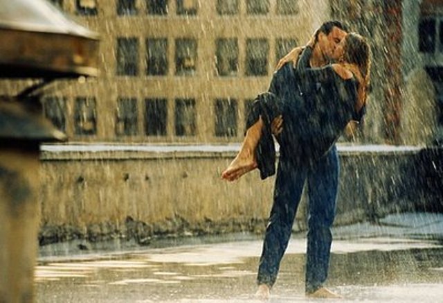anime couples kiss. anime couples in rain.