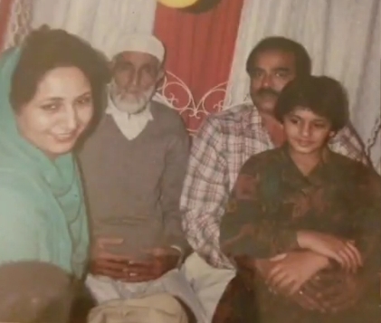 Bollywood Actress Huma Qureshi Childhood Pic with her Parents Mother Amina Qureshi & Father Saleem Qureshi | Bollywood Actress Huma Qureshi Childhood Photos | Real-Life Photos