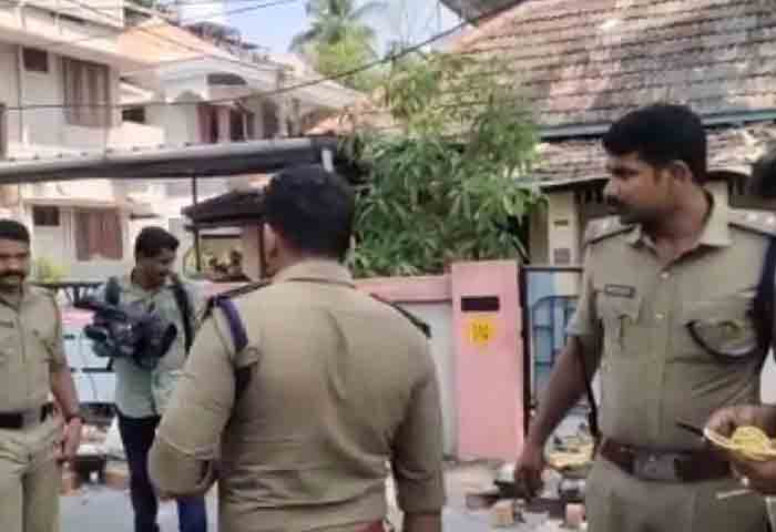 News,Kerala,State,Thiruvananthapuram,attack,Assault,Police,Crime,Local-News, Trivandrum: Gunda luttappi Satheesh attacked
