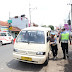 Personel Pos Pan Cisaga Bantu Pengendara Umum yang Mogok Di Tengah Jalan