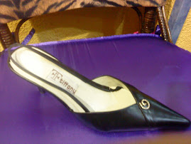 zapato diseño Tiffany en piel con adorno en la pala de brillantitos pvp 42€