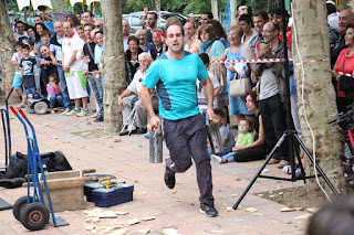 Exhibición de deporte rural en las fiestas de El Regato