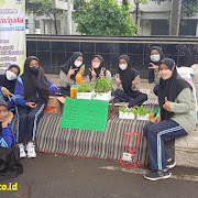 Ekstrakurikuler Adiwiyata SMK N 1 Pati Gelar Bazar Produk Adiwiyata di Car Free Day Pati