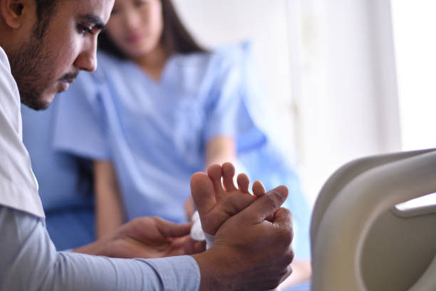 Por qué se hinchan los pies durante el embarazo y cómo aliviarlos
