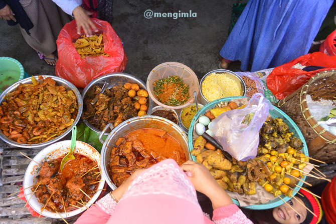 Jejeran lauk nasi boran Lamongan