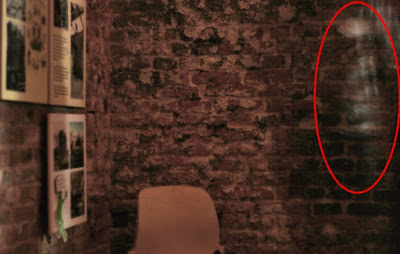 Cameras Capture Suspected Lantern Bring Souls figure of the 17th Century