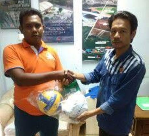 Komunitas Minang Batam Terima Bantuan Peralatan Olahraga dari Pemko Batam