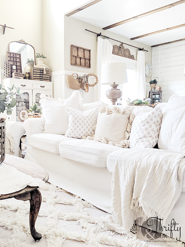 Fun With Throw Pillows - History And Decorating Tips