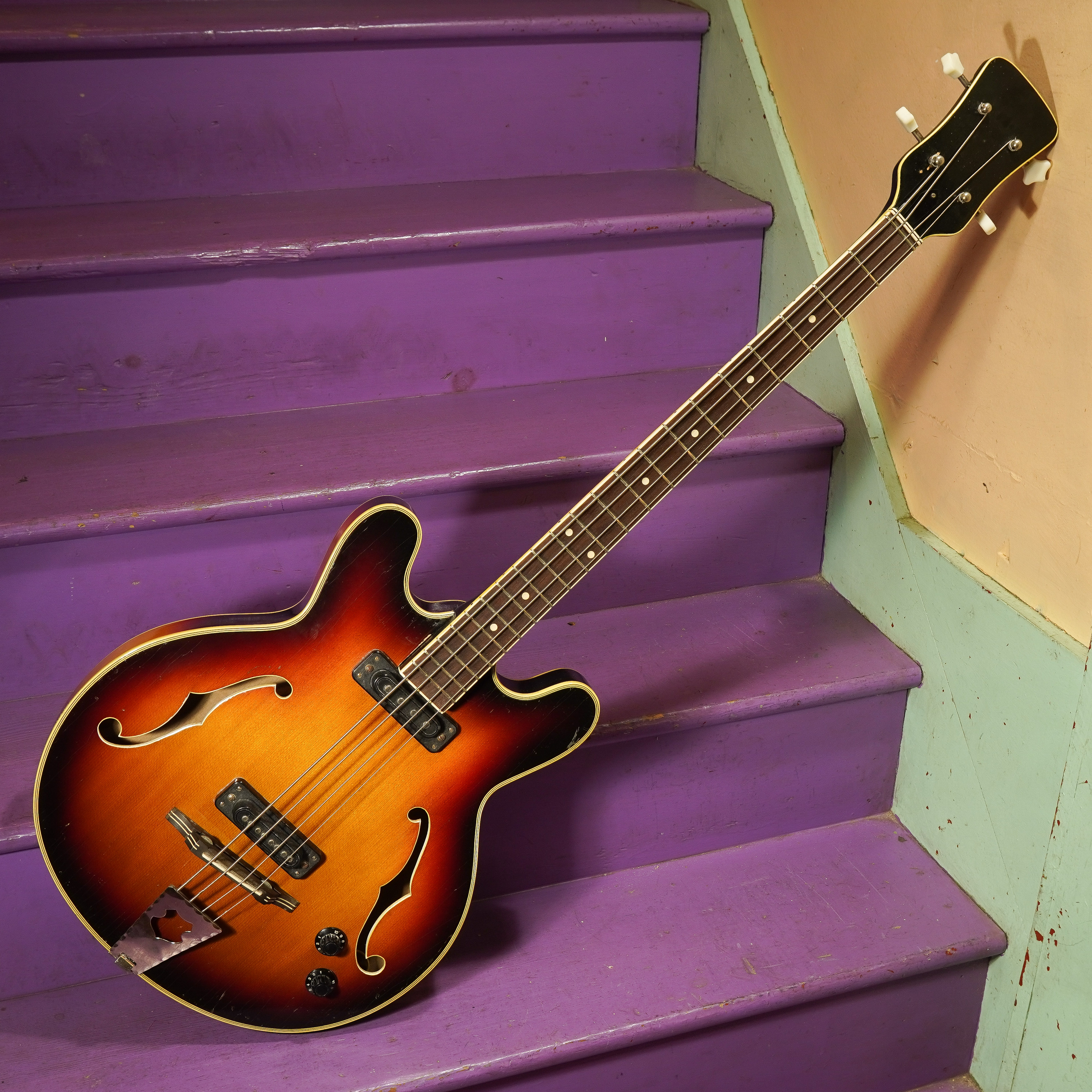 sector Highland Strawberry 1960s Musima 1657B Hollowbody Electric Bass Guitar
