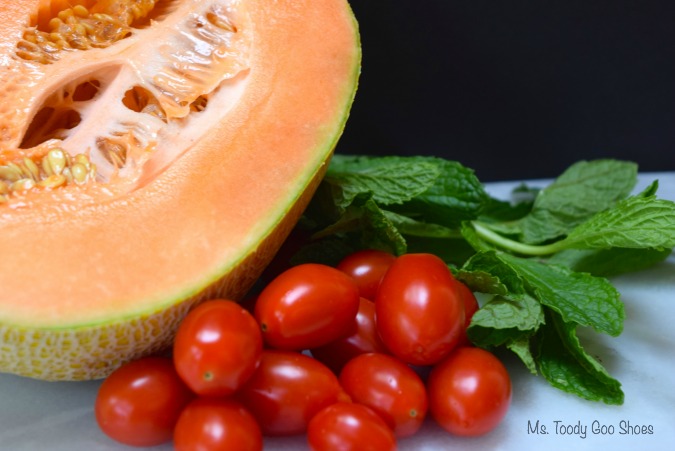 Cantaloupe-Tomato Salad With Mint and White Balsamic Vinaigrette: Refreshing and healthy side dish for summer! | Ms. Toody Goo Shoes