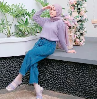 Baju kondangan simple hijab celana jeans