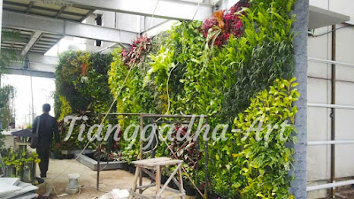 https://www.desaintamansurabaya.com/p/pembuatan-vertical-garden.html