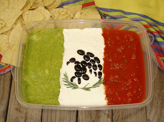 guacamole salsa dish