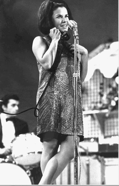 Elis Regina jovem, anos 60