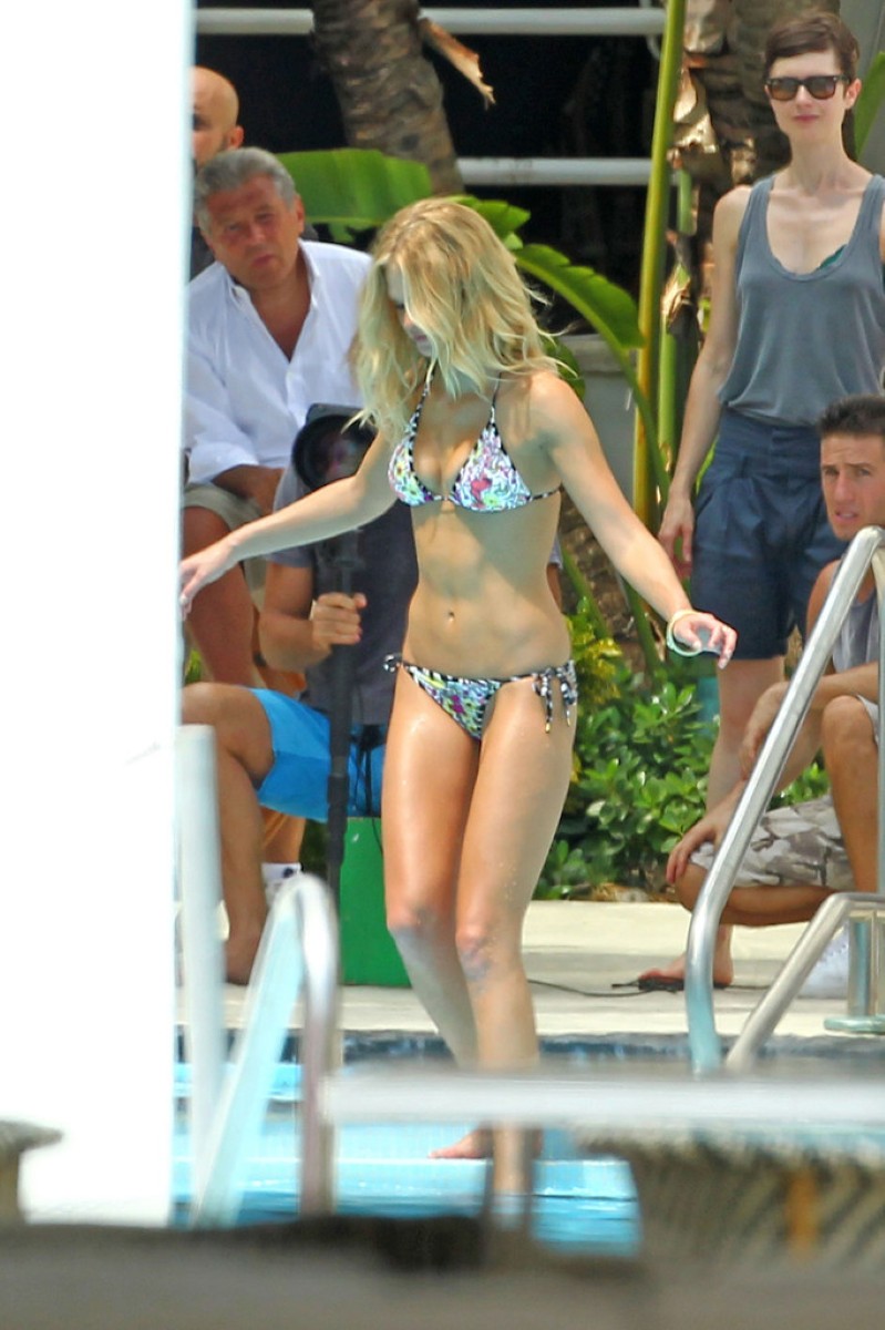 Erin-Heatherton-Bikini-Photoshoot-In-Miami-Pool-08.jpg